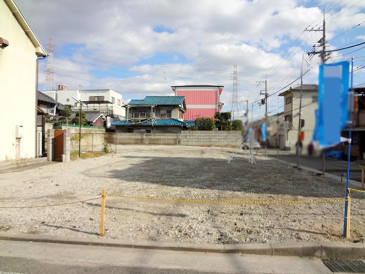 Local appearance photo. Storage rich and second floor 2 rooms are housed in two places! Of course, the other on the stairs storage, 1 ・ Second floor hallway storage rooms and, Can be stored are various things.