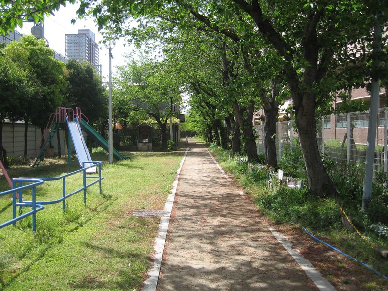 park. Nishidaimotsu 525m to green space (park)