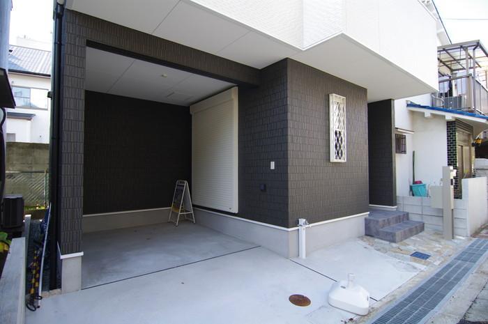 Parking lot. Since parking space is put in the garage, Car the wind and rain is also not worried!