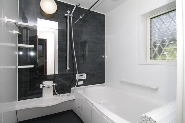 Bathroom. Spacious bathroom, Dryer also comes with handy to dry laundry in the rain!