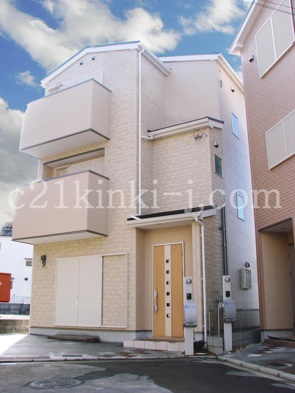 Same specifications photos (appearance). Same specifications photos (appearance) South-facing with a good per sun! 