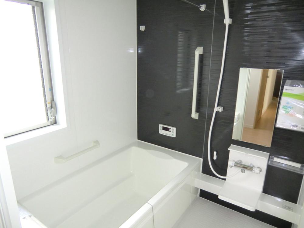 Same specifications photo (bathroom). Same specifications photo (bathroom) Bathroom heating dryer standard equipment! 