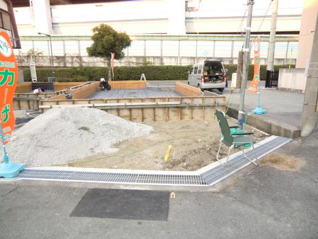 Local photos, including front road. Local photo (No. 2 locations)