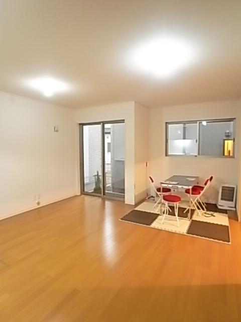 Same specifications photos (living)