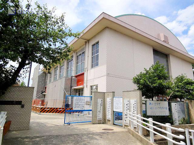 Primary school. 650m until the Amagasaki Municipal Garden Kazukita Elementary School