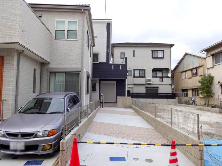 Local appearance photo. It is a quiet residential area