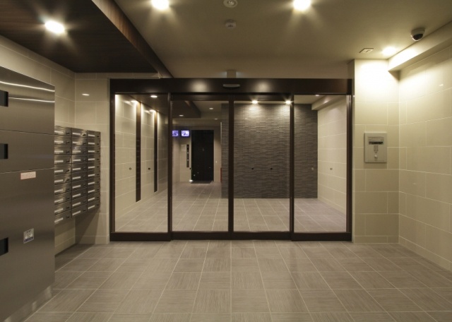 Entrance. Appearance: Image