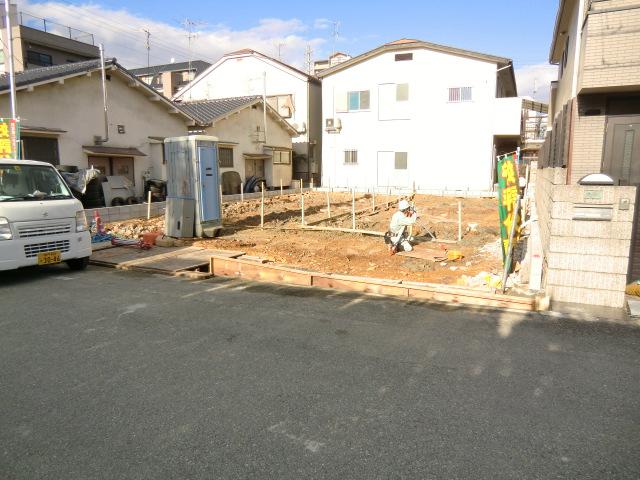 Local photos, including front road. Local (11 May 2013) Shooting