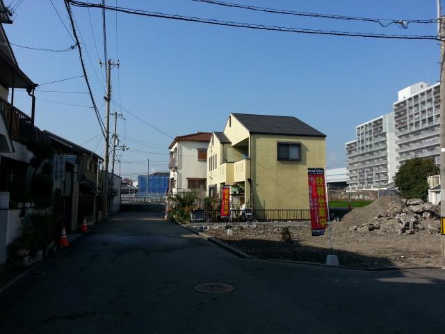 Local photos, including front road. Local (12 May 2013) Shooting