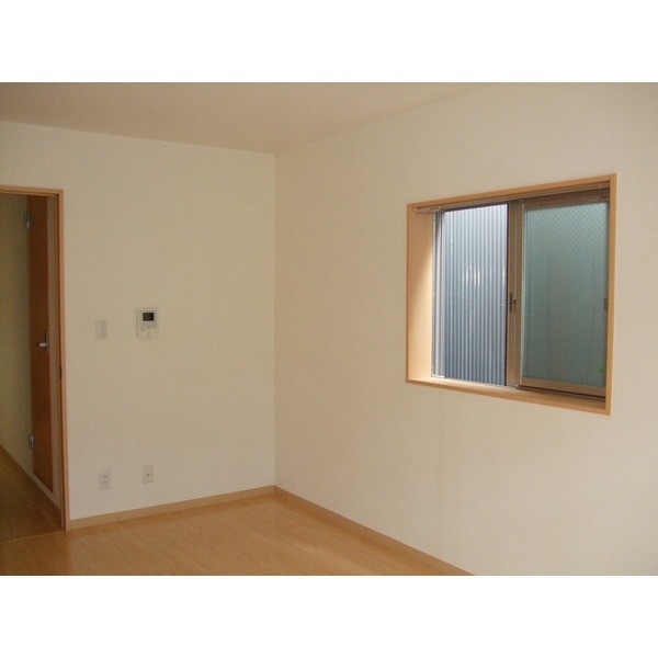 Other room space. Corner room unique window