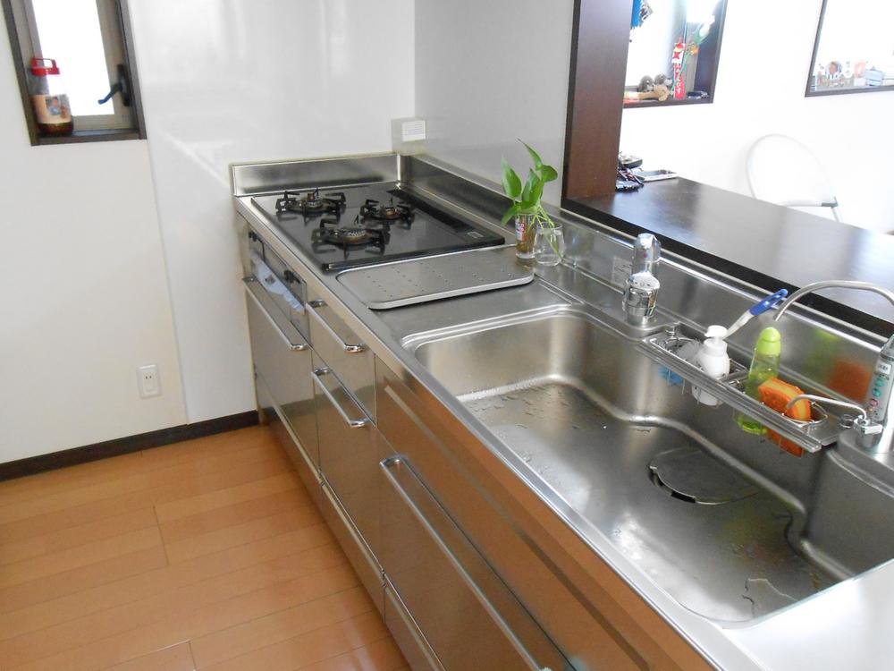 Kitchen. Room (May 2013) Shooting