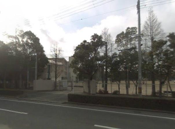 Junior high school. 553m until the Amagasaki Municipal Kozono junior high school