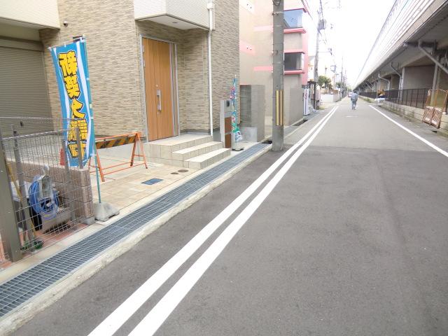 Local photos, including front road. Local photo (front road)