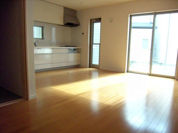 Living. About 15 quires of LDK