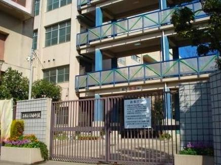 Primary school. Shimosakabe until elementary school 587m