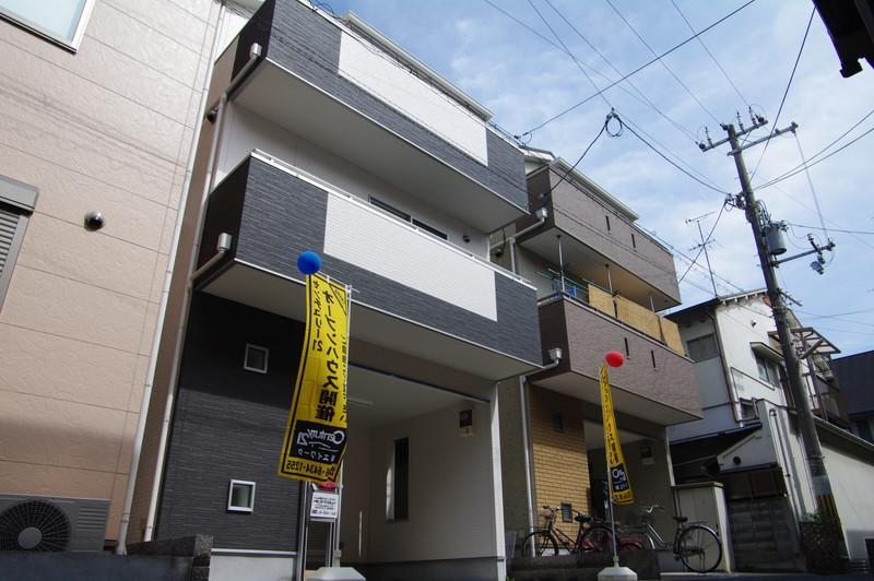 Local appearance photo. Yomogawa is an environment where there is close to the green