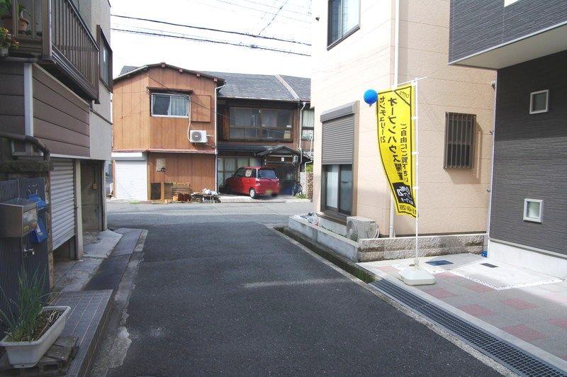 Local photos, including front road. Front road, Since become cul-de-sac is safe only way of neighboring car! 