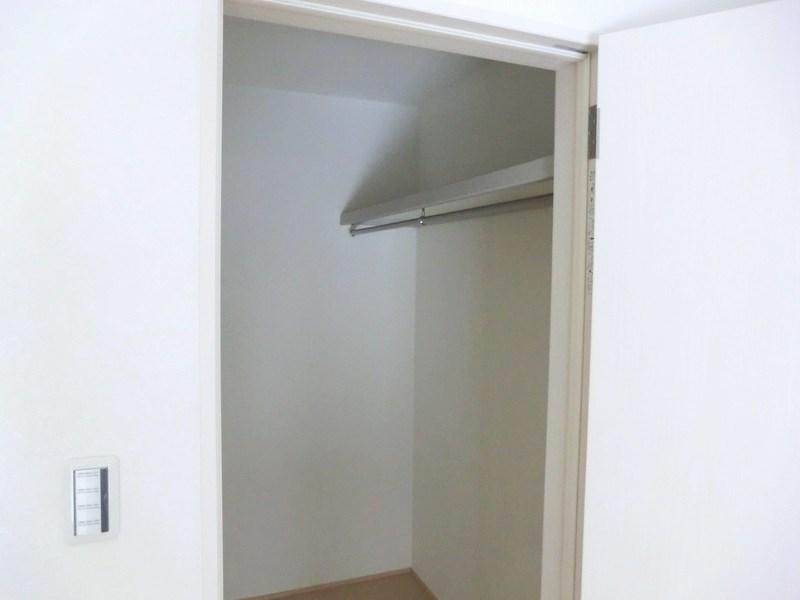 Receipt. Walk-in closet