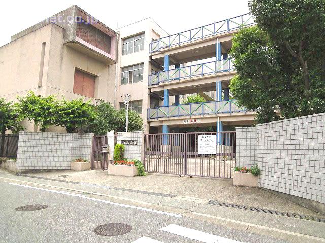 Junior high school. 800m until the Amagasaki Municipal Kozono junior high school
