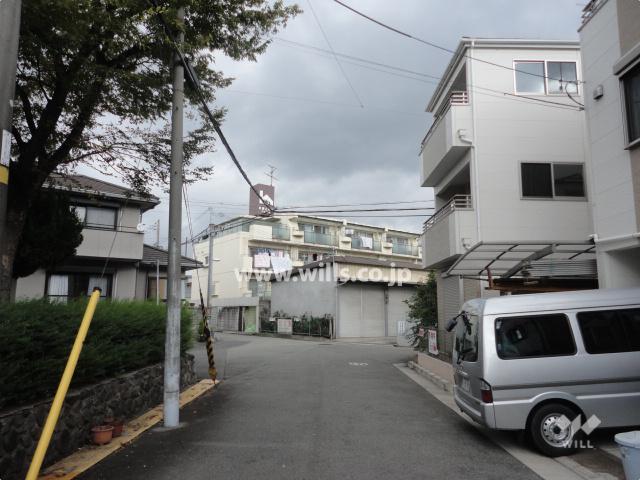 Local photos, including front road. Property of the northwest side of the front road (from the southwest side)