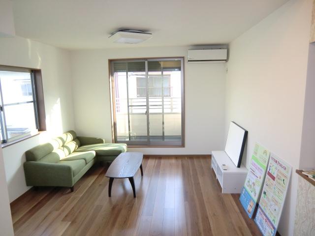 Living. Local photos (living) All window glazing! 24-hour ventilation system equipped!