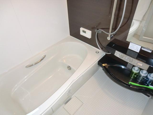 Bathroom. Local photo (bathroom) Karari floor dry and crisp! With bathroom heating dryer!