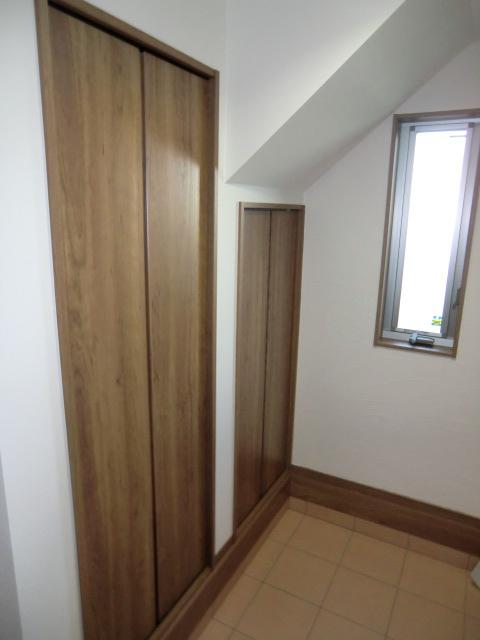 Entrance. Local photos (entrance)