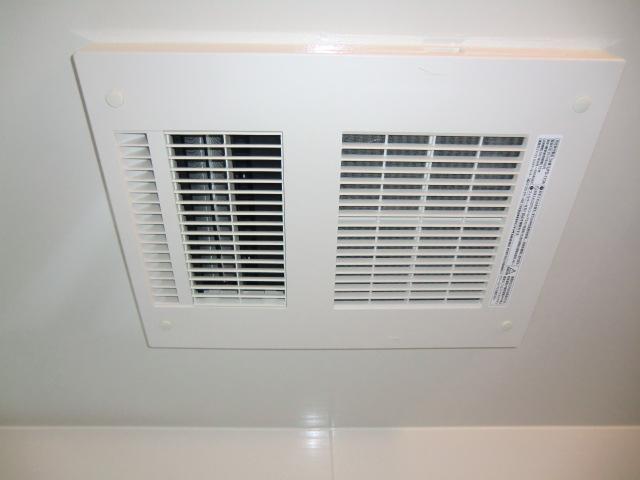 Cooling and heating ・ Air conditioning. Local photo (bathroom heating dryer)