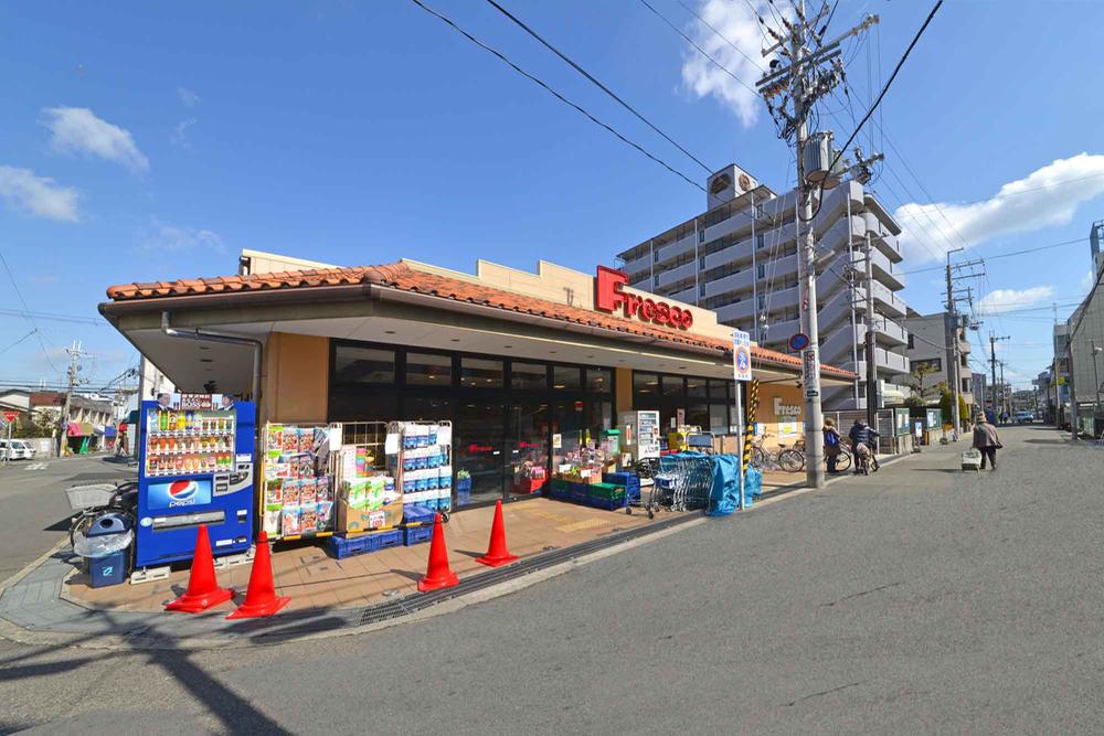 Other. 3-minute walk to the nearest shopping facilities, "Fresco". Convenience on Tomo so are open from 8 am to 10 pm.