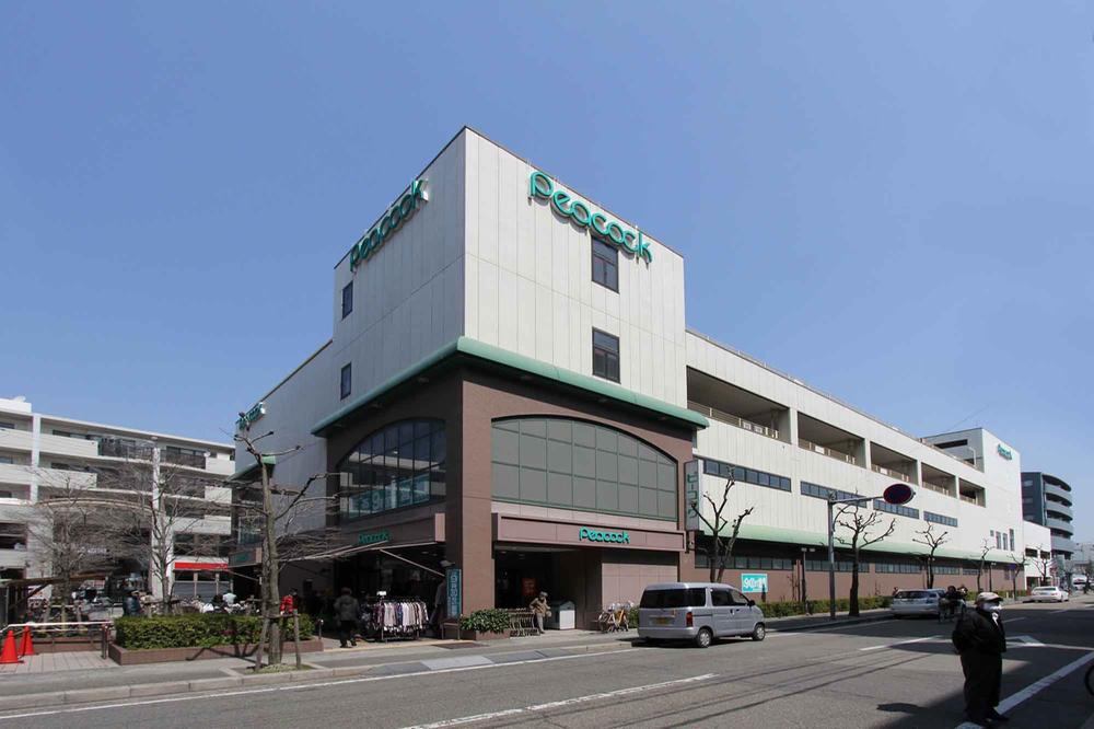 Other. Daimaru an 8-minute walk to the Peacock. It is open until 9:00 pm 30. Handling the number of quality food often Daimarupikokku.