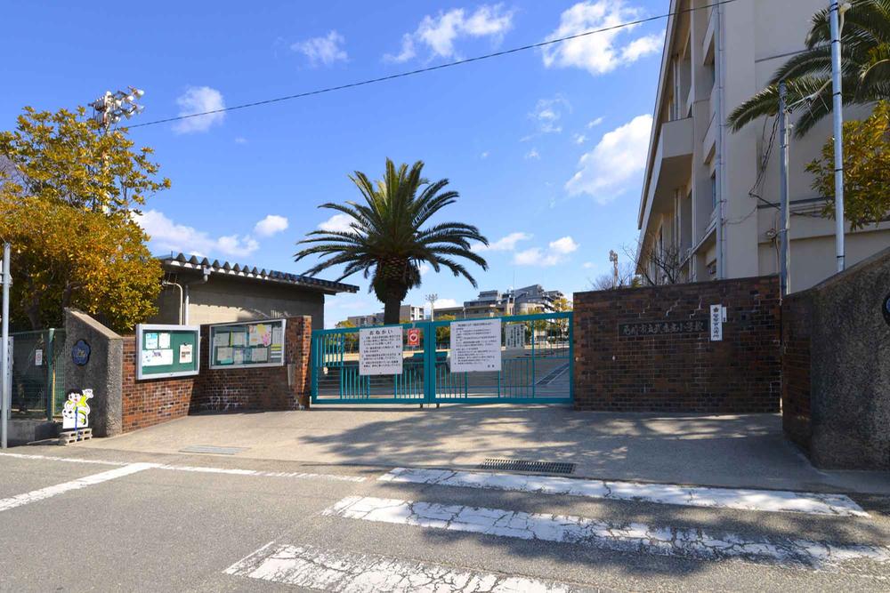 Primary school. 830m to Muko Zhuang elementary school