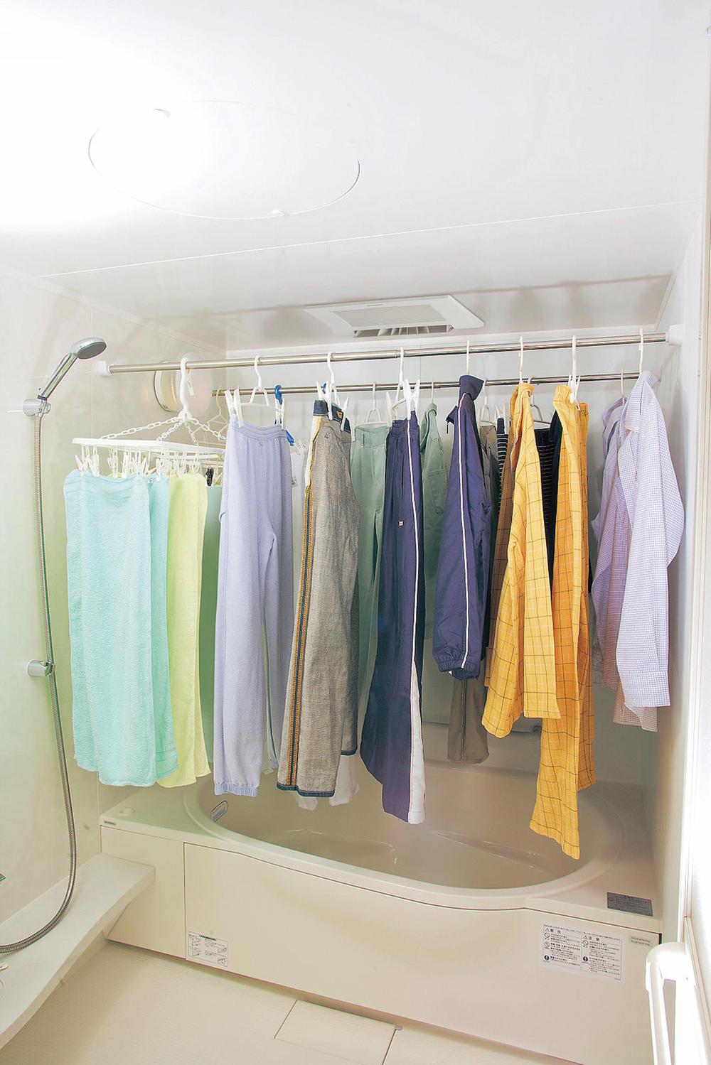 Other Equipment. Of course, the heating function to prevent winter heat shock, Bathroom heating dryer which also includes a drying function of the rainy season and the laundry on a rainy day.