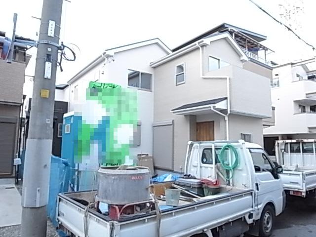 Local appearance photo. Local (11 May 2013) Shooting