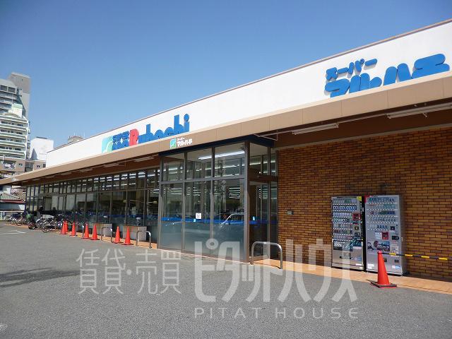 Supermarket. Super Maruhachi 1030m to Amagasaki Ekimae