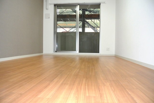 Living and room. 8.2 Pledge, Of the margin is wide.