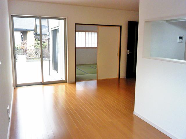 Same specifications photos (living). (No. 4 place) the same specification