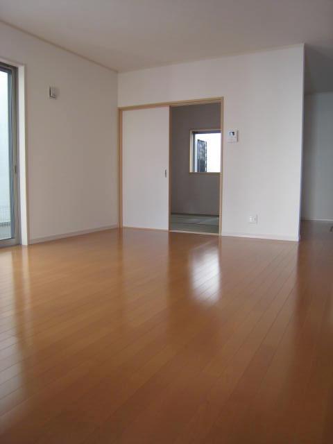 Same specifications photos (living). (No. 4 place) the same specification