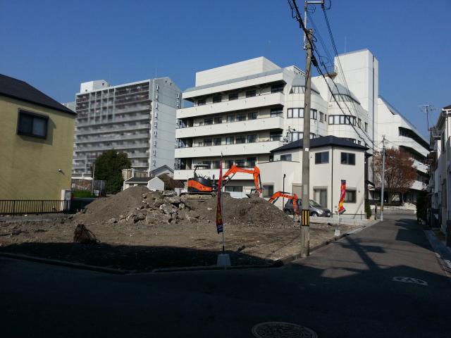 Local photos, including front road. Local (12 May 2013) Shooting