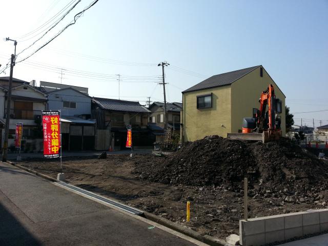 Local photos, including front road. Local (12 May 2013) Shooting