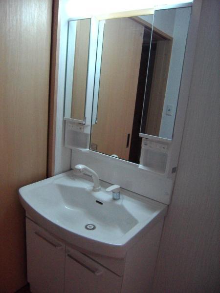 Wash basin, toilet. Bathroom Vanity