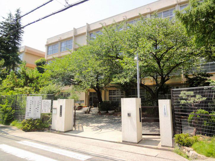 Junior high school. 520m until the Amagasaki Municipal Sonoda junior high school