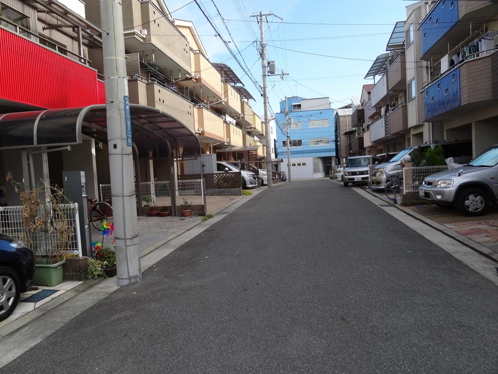 Local photos, including front road. Local (11 May 2013) Shooting