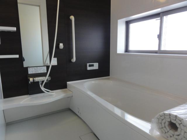 Bathroom. Panasonics made the system bus Comfortable and welcoming Hitotsubo bath  [Indoor (November 17, 2013) Shooting] 