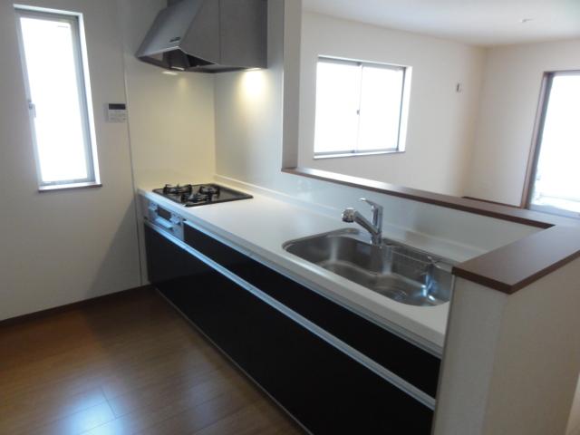 Kitchen. With counter face-to-face kitchen  [Indoor (November 17, 2013) Shooting] 