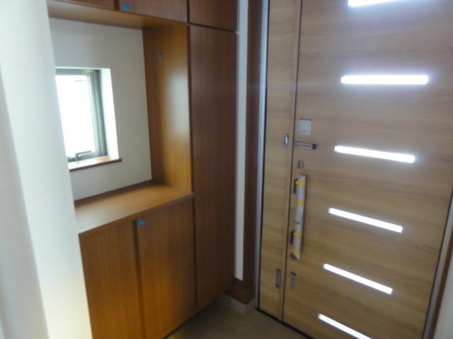 Entrance. Indoor (November 17, 2013) Shooting