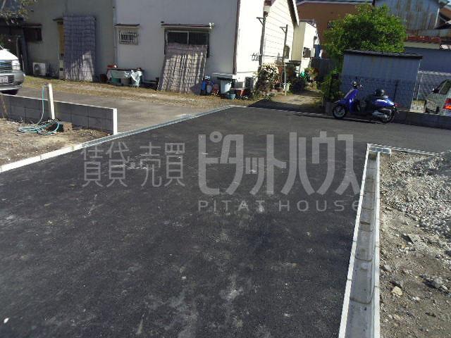 Local photos, including front road. Local front road 2