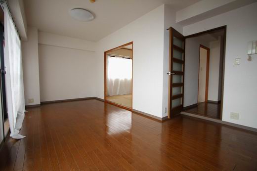 Living and room. It will spread the space of about 16 tatami and receive your open the Japanese-style room
