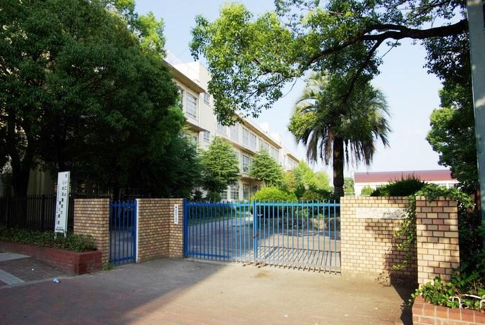 Primary school. 1107m until the Amagasaki Municipal Garden sum Elementary School