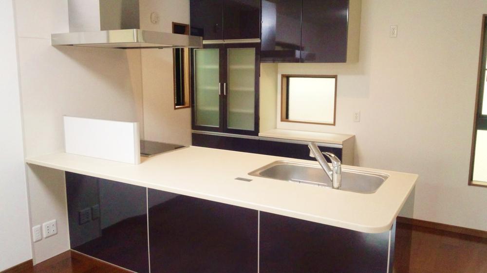 The entire compartment Figure. Full kitchen space. It will cupboard standard equipment. 