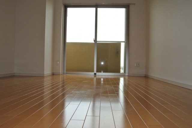 Living and room. There is no feeling of pressure in the large window